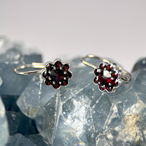 FLORA, SILVER EARRINGS WITH GARNETS, AG 925/1000