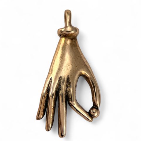 MAIN AVEC BOULE, AMULETTE ROMAINE, LIMES ROMANUS, BRONZE