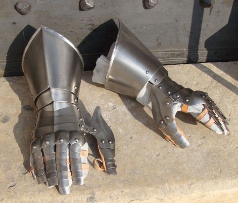 GAUNTLETS, PLATE ARMOUR II