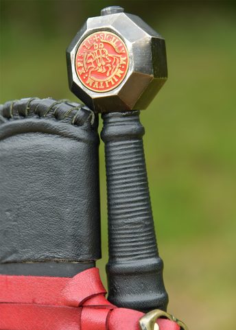 ÉPÉE À UNE MAIN ET DEMIE AVEC FOURREAU EN CUIR