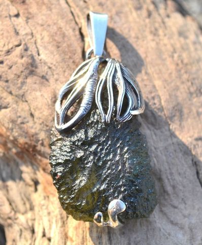 SURIA, PENDENTIF EN ARGENT STERLING EN MOLDAVITE TCHÈQUE