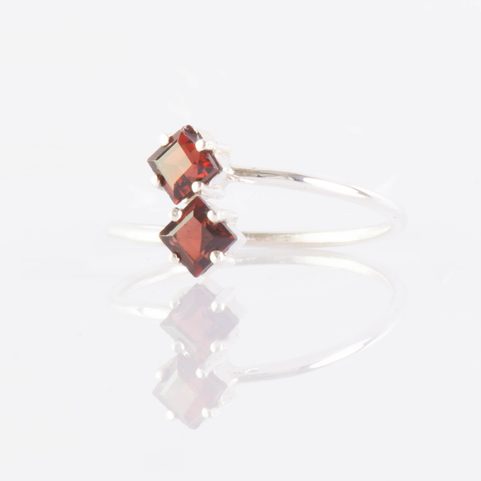 GORDICA, BAGUE, GRENAT ARGENT 925/1000