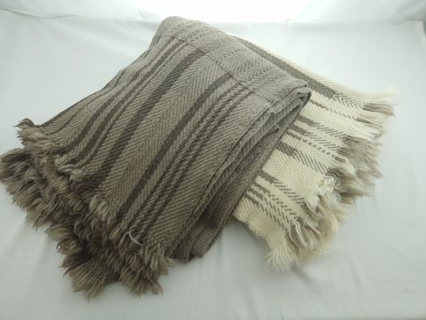 COUVERTURE EN LAINE GRISE, RHODOPA