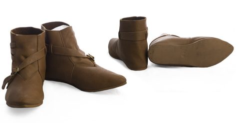 ANKLE BOOTS WITH BUCKLE, 14TH CENTURY