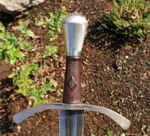 HAROLD SINGLE HANDED MEDIEVAL SWORD