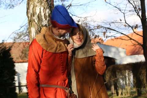 CRAFTSMAN - SET OF MEDIEVAL CLOTHING, 2ND HALF OF THE 14TH CENTURY