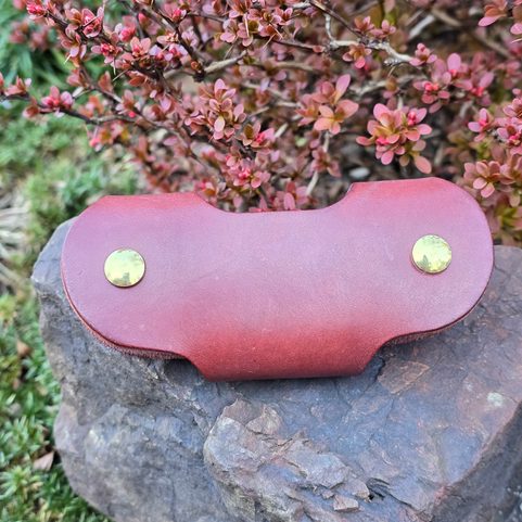 MUSHROOM - LEATHER KEY HOLDER FOR MUSHROOM PICKERS WITH SCREWS, COGNAC