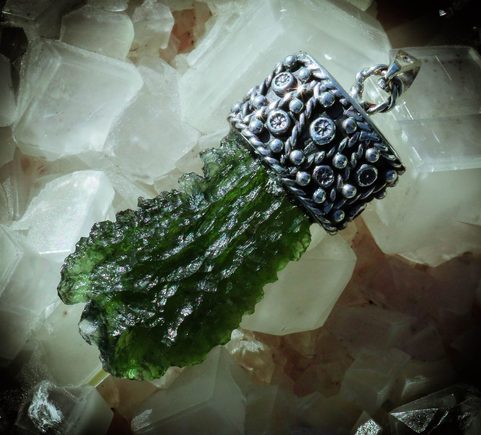 NUBIUM, PENDANT, NATURAL MOLDAVITE, SILVER