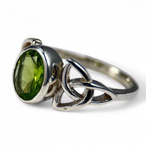CELTIC KNOT, SILVER RING, PERIDOT AG 925/1000