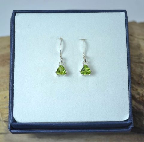 TRIANGULAR - PERIDOT, STERLING SILVER EARRINGS