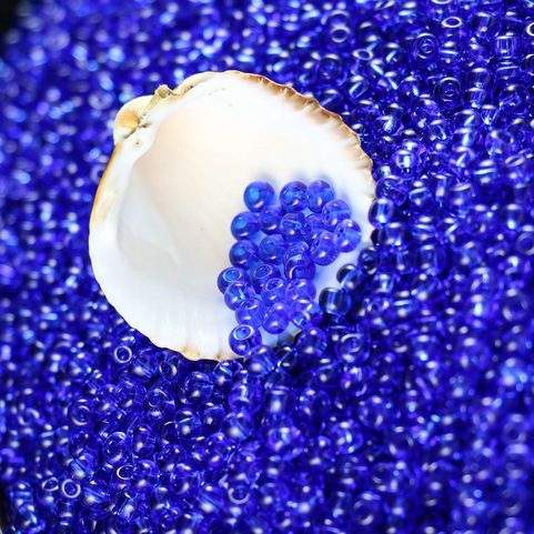 CZECH ROCAILLE SEED BEADS, TRANSPARENT DARK BLUE 5/0