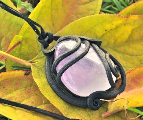 AMETHYST PENDANT WITH LARGE STONE
