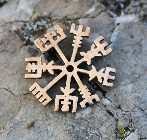 VEGVISIR, RUNE, PENDANT FOR PROTECTION, BRONZE