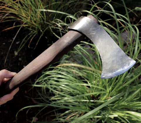 FRANCISCA THROWING AXE