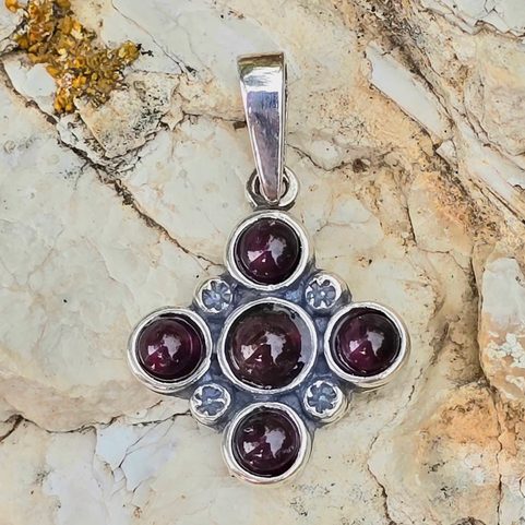 PRAGA, MEDIEVAL PENDANT WITH GARNETS, SILVER 925/1000
