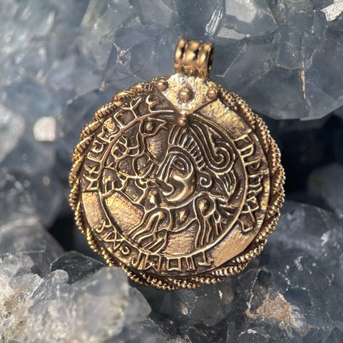 VADSTENA BRACTEATE, PENDENTIF EN BRONZE