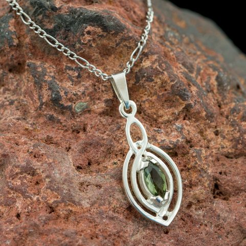 MAIA, PENDENTIF, FACETTES MOLDAVITE, ARGENT