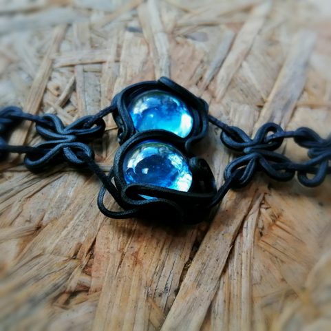 NECKLACE - BLUE GLASS