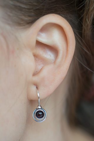 KAYLA, EARRINGS, GARNET, SILVER