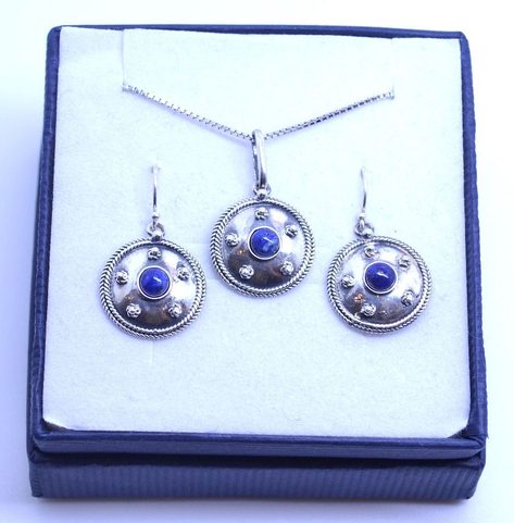 ANTICA ROMA - ENSEMBLE DE BOUCLES D'OREILLES ET UN COLLIER, LAPIS LAZULI