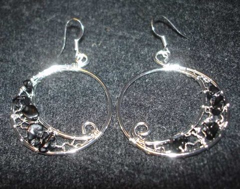 LUNETTE EARRINGS WITH ONYX