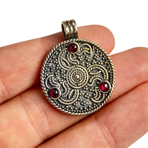 ANGLO-SAXON PENDANT, EAGLE HEADS, ENGLAND, BRONZE
