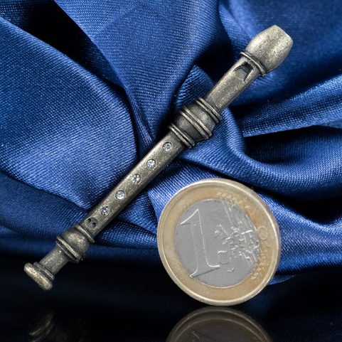FLUTE, JEWELERY, BROOCH