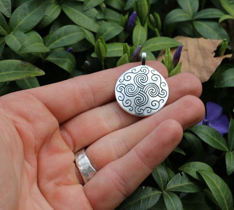 BRONZE AGE SUN II, PENDENTIF EN ARGENT