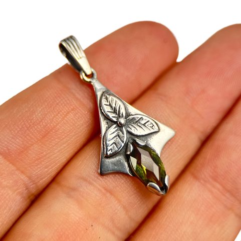 SHAMROCK, SILVER PENDANT, MOLDAVITE