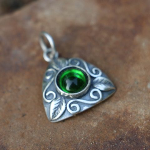 BOUDICCA, STERLING SILVER PENDANT WITH GREEM GLASS