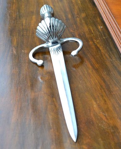 SHELL HILT DAGGER, EXACT COPY OF 17TH CENT. DAGGER, REPLICA