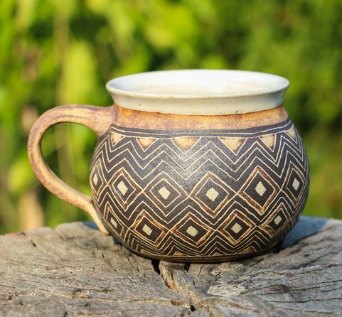 CHECKERED CERAMIC MUG