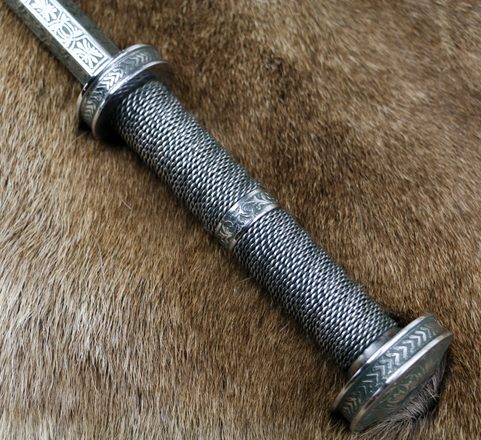 CORVUS, MARTEAU DE GUERRE MÉDIÉVAL GRAVÉ