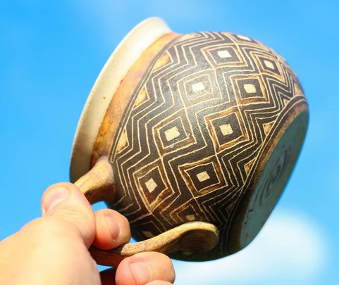 CHECKERED CERAMIC MUG