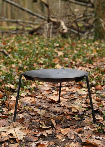 FIRE BOWL WITH REMOVABLE LEGS