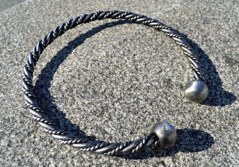 TORQUES, COLLIER TORSADÉ