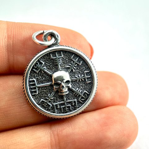 VEGVÍSIR SKULL - ISLÄNDISCHE RUNE, ANHÄNGER SILBER 925