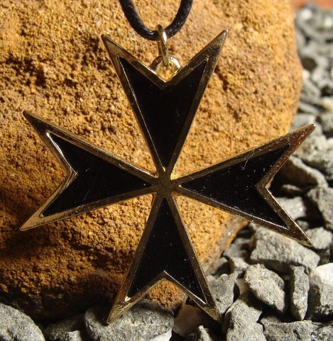 LARGE MALTESE CROSS