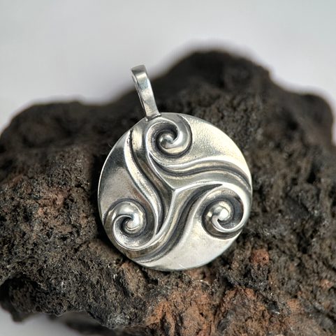 TRISQUE CELTIQUE, PENDENTIF EN ARGENT
