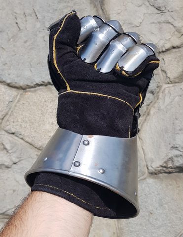 LORIC, MEDIEVAL GAUNTLETS
