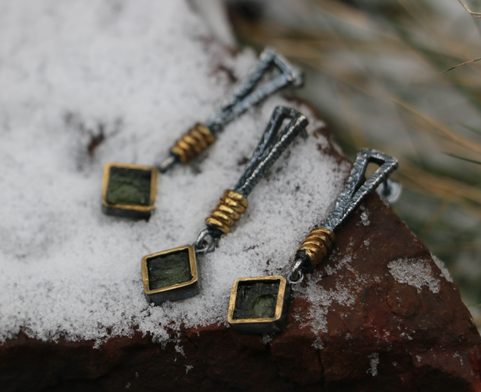 GABRETA, SILVER EARRINGS WITH MOLDAVITE