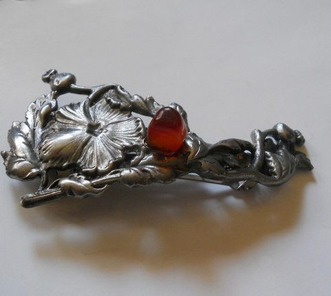 HAIR BROOCH WITH CARNELIAN