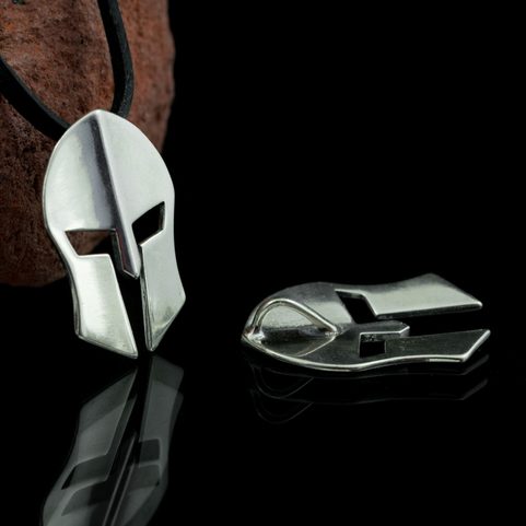CASQUE SPARTIATE, PENDENTIF EN ARGENT