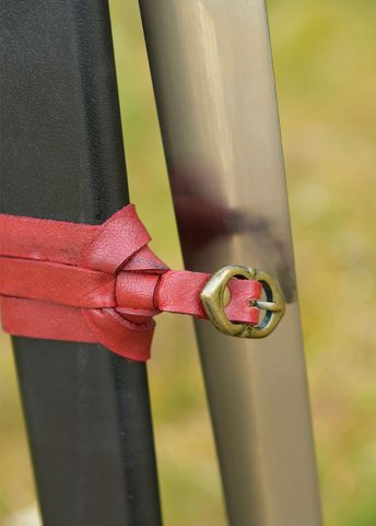 ÉPÉE À UNE MAIN ET DEMIE AVEC FOURREAU EN CUIR