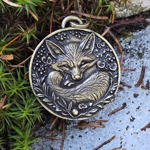 SLEEPING FOX, PENDANT, ZINC, ANTIQUE BRASS