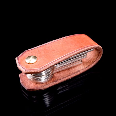 BALFOUR, LUXURY LEATHER KEYCHAIN COGNAC