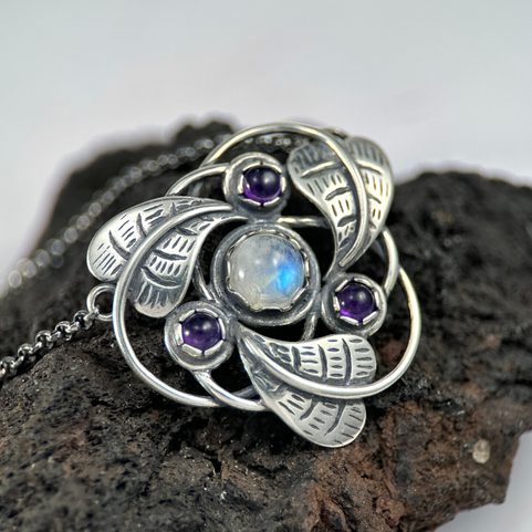 TRISKEL, ART NOUVEAU JEWELLERY, NECKLACE, AMETHYST AND MOONSTONE AG 925/1000