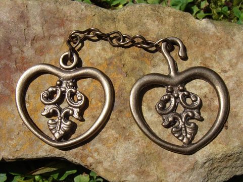 ROUND CLOAK CLASP, HEARTS