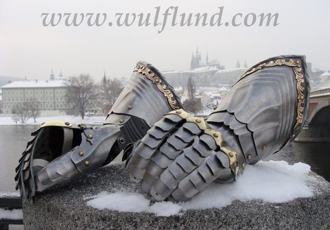 GAUNTLETS DE LUXE DECORATED BY BRASS