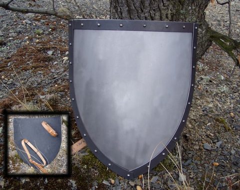 MITTELALTERLICHES WAPPENSCHILD, METALL